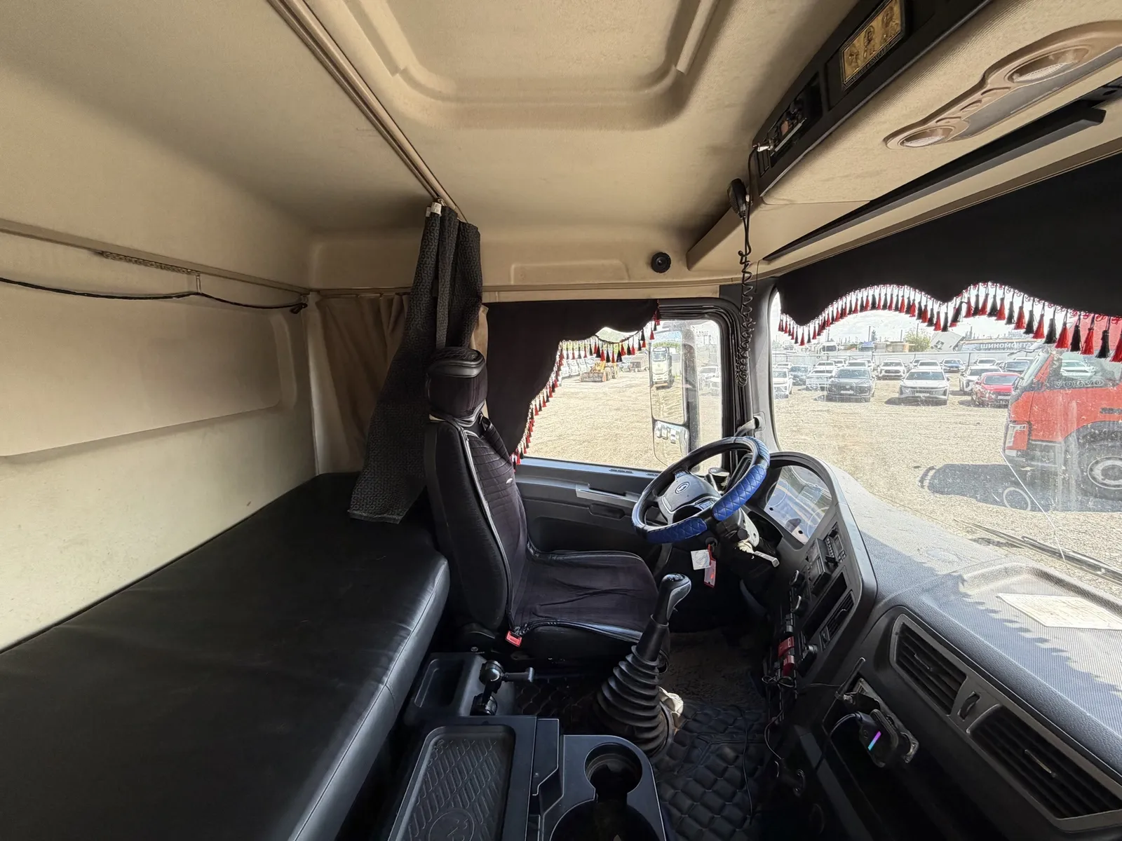 Shacman SX* 8x4 Самосвал, фото 5