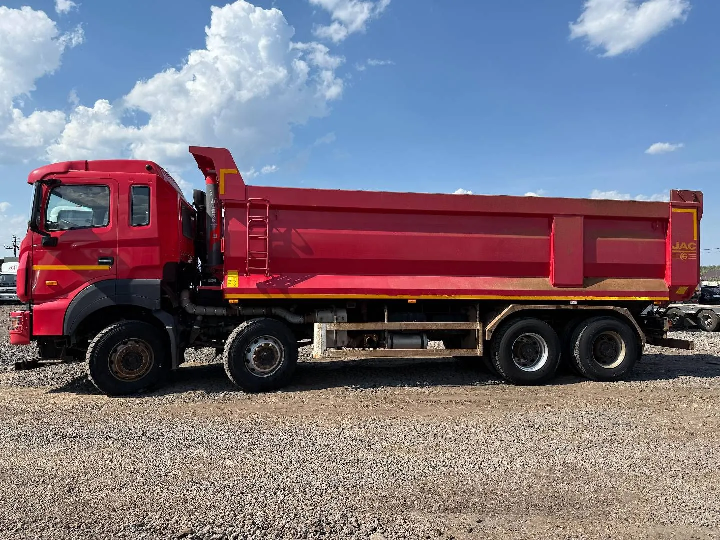 JAC N410 8x4 Самосвал, фото 3