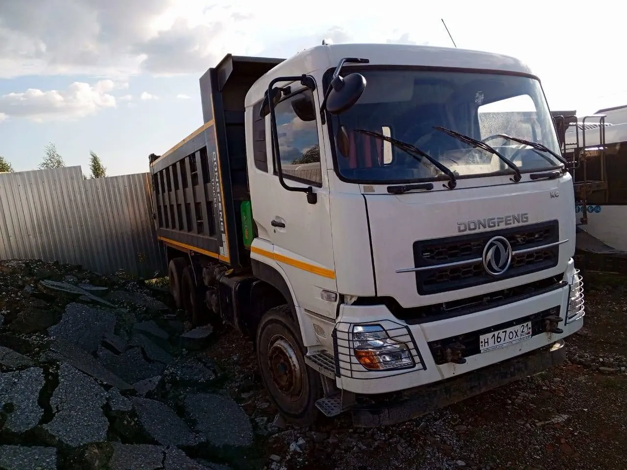 DONGFENG DFH 6x4 Самосвал, фото 2