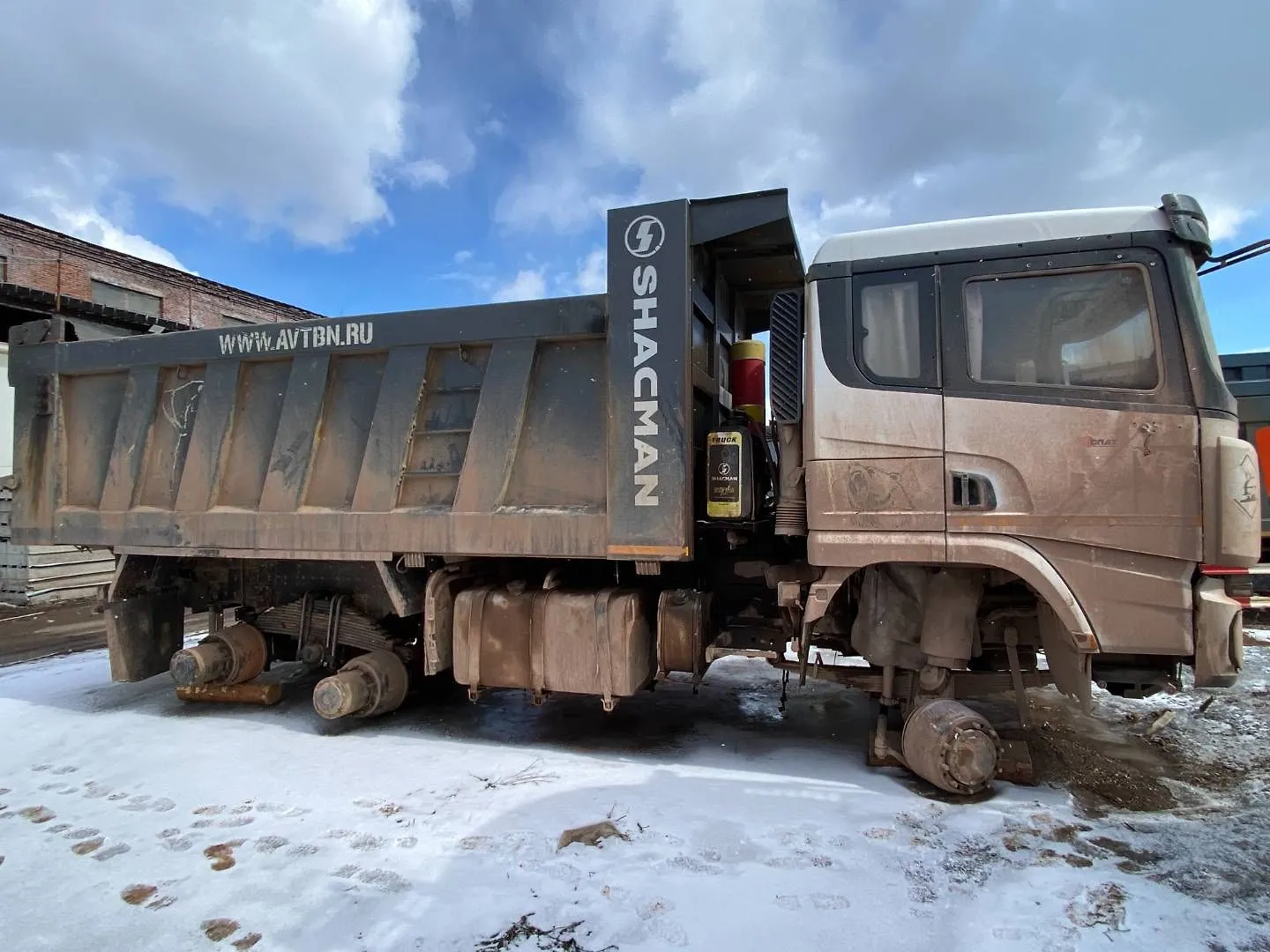 Shacman SX* 6x6 Самосвал, фото 3