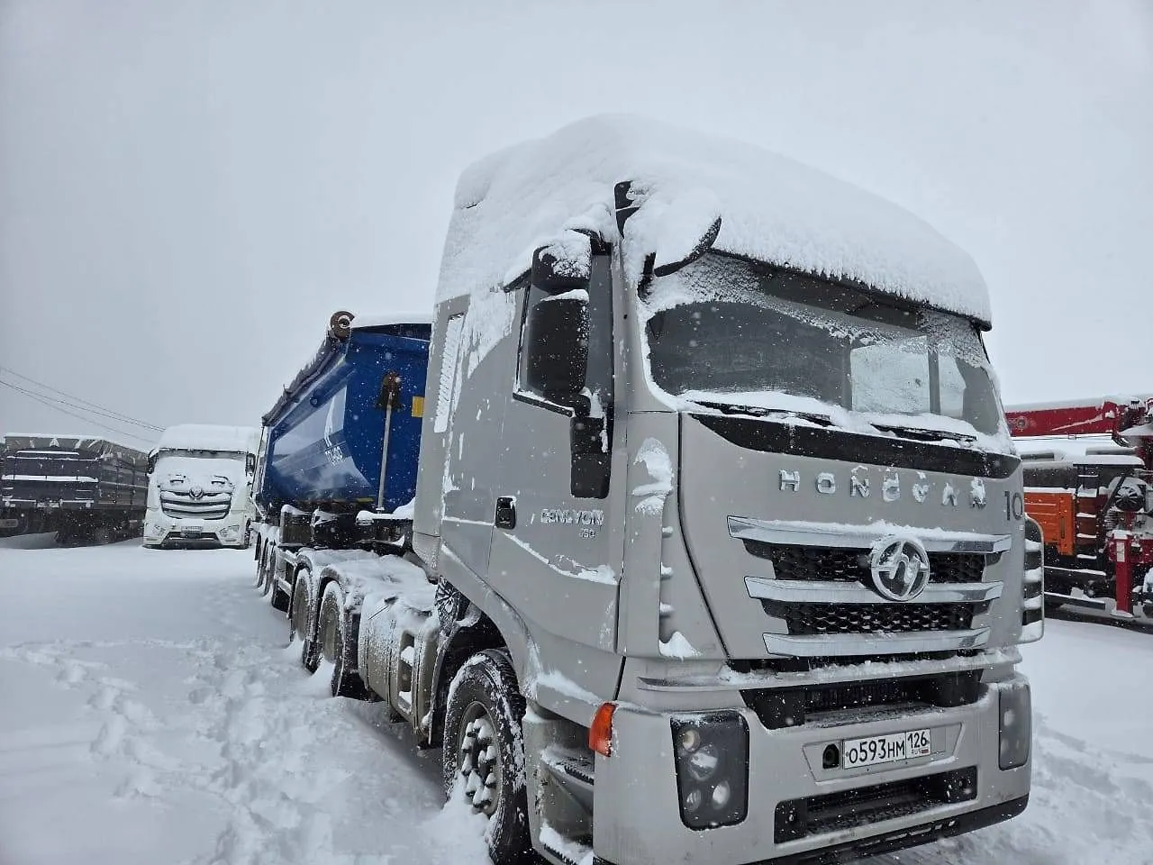 HONGYAN CQ* 6x4 Седельный тягач, фото 2